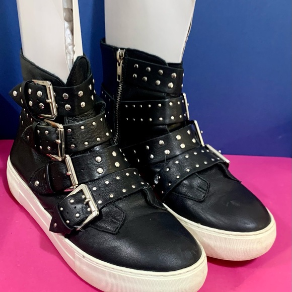 J/SLIDES Authentic studded boots - size 7 🦋 - Picture 3 of 9